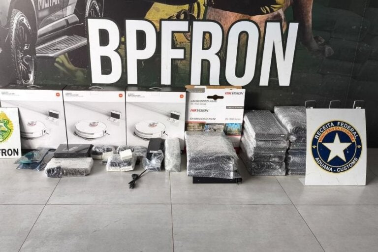 BPFron apreende R$ 44 mil em mercadorias do Paraguai na PR-323, em Umuarama