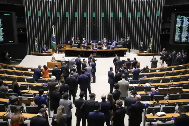 Câmara aprova PL antifacção com penas mais duras para crime organizado e milícia
