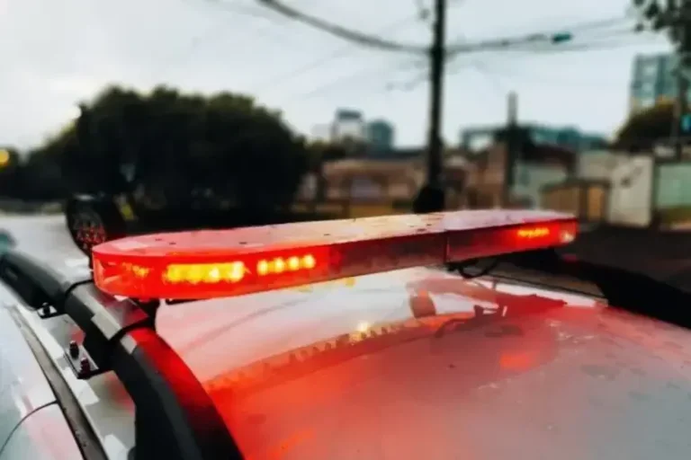 Casal é executado a tiros dentro de casa e polícia procura autores do crime