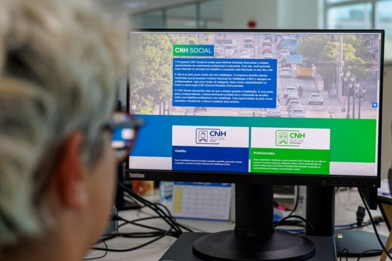 Detran-PR alerta sobre golpe com uso do CNH Social e informa que não há cobrança