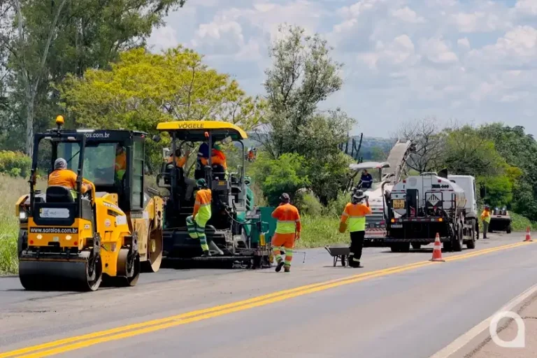 EPR realiza obras de recuperação do pavimento da rodovia PR-323 em Umuarama