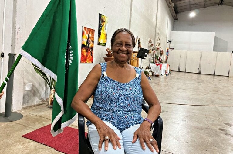 Vila Tiradentes reaquece os tamborins e garante carnaval em Umuarama
