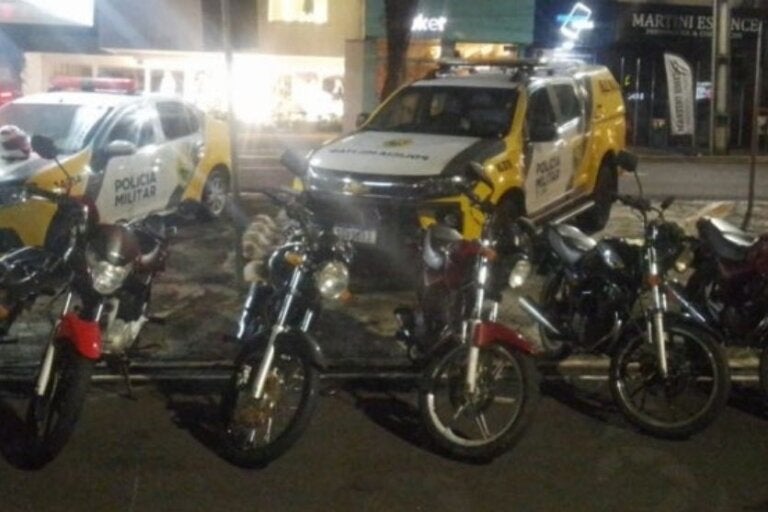 Blitz da Lei Seca fiscaliza 32 veículos e apreende seis motocicletas em Umuarama