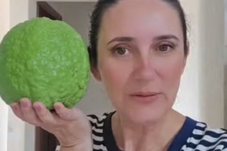 Goiaba gigante de 1,4 kg impressiona e vira lanche para 20 pessoas; vídeo