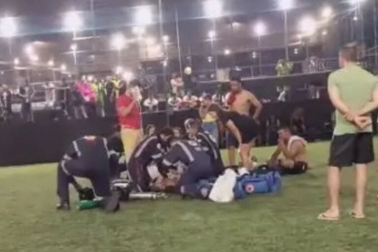 Jogador morre após sofrer mal súbito durante partida de futebol