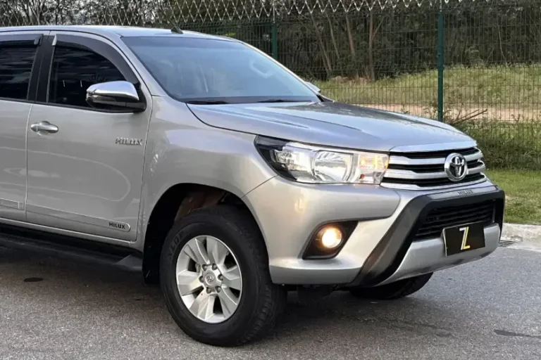 Hilux é furtada durante formatura no Jardim Aratimbó