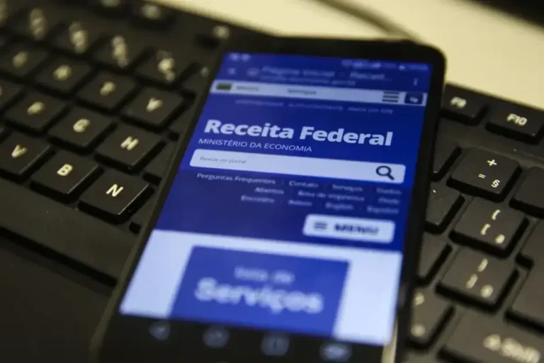 Empregadores têm até sábado para entregar informe de rendimento para declaração do IR