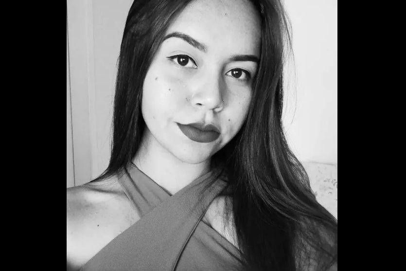 Jovem de 25 anos morre atingida por arma de fogo dentro da própria casa, no Paraná