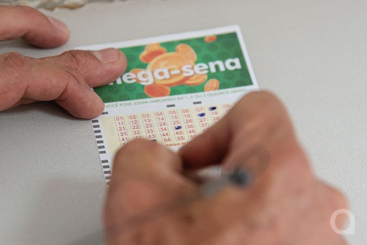 Mega-Sena acumula e concurso 2.975 irá sortear prêmio de R$ 105 milhões