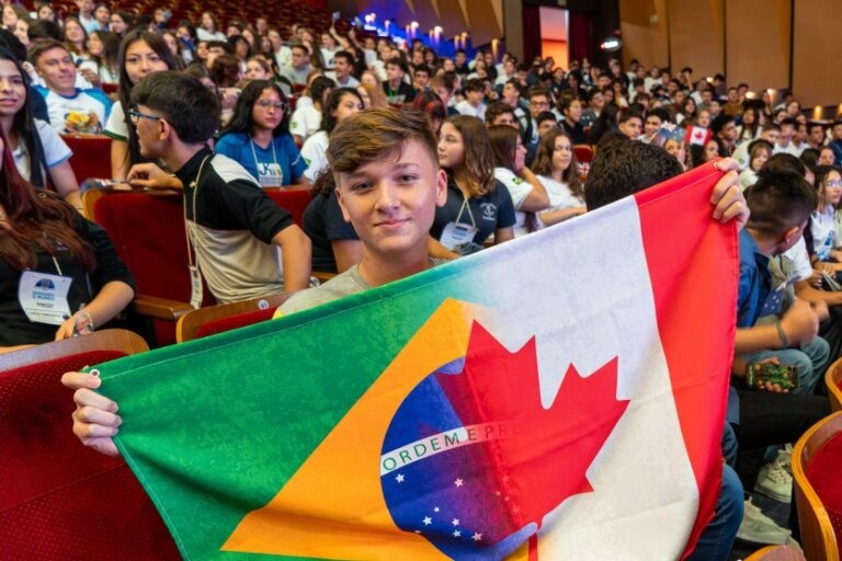 Ganhando o Mundo abre inscrições para a edição 2027 em cinco países
