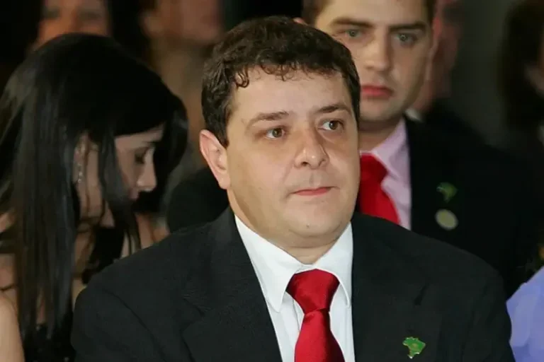 Ex-dirigentes do INSS negociam delação e citam Lulinha e políticos do Centrão