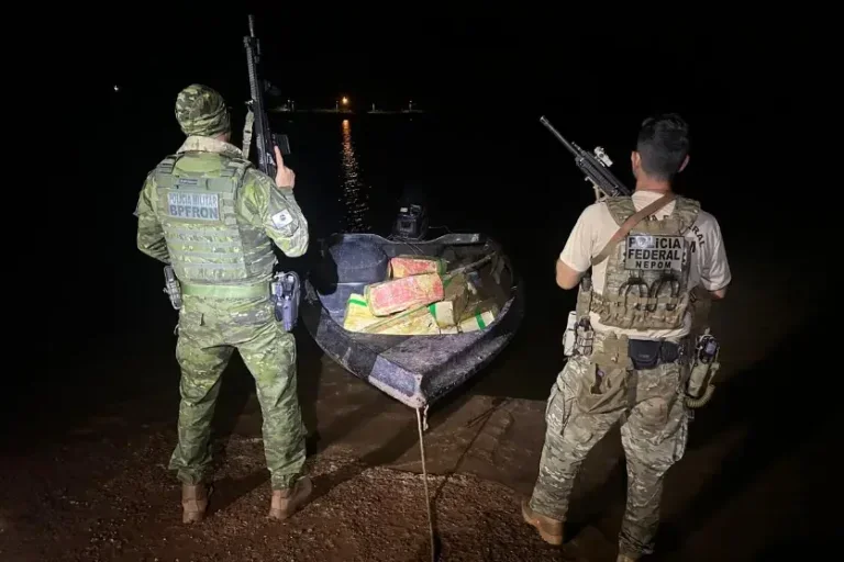 Prejuízo ao crime: BPFron e PF apreendem mais de meia tonelada de maconha no Paraná