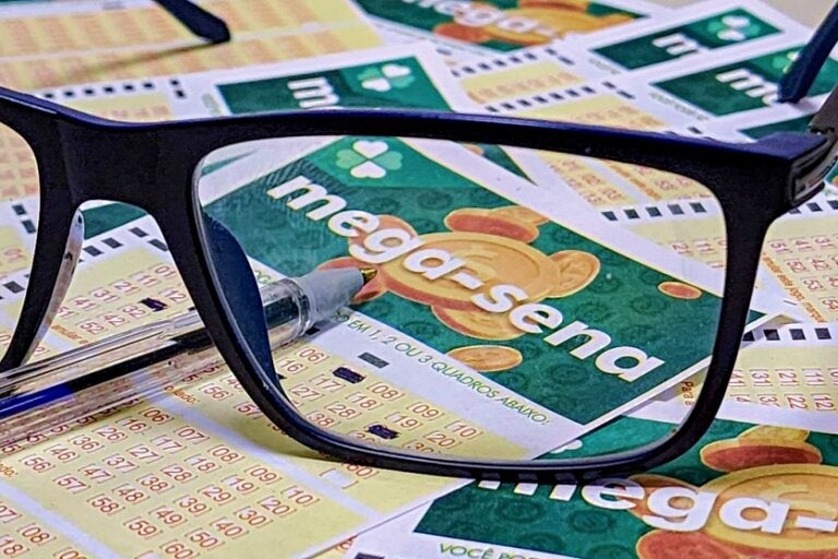 Mega-Sena acumulada sorteia prêmio estimado em R$ 105 milhões neste sábado