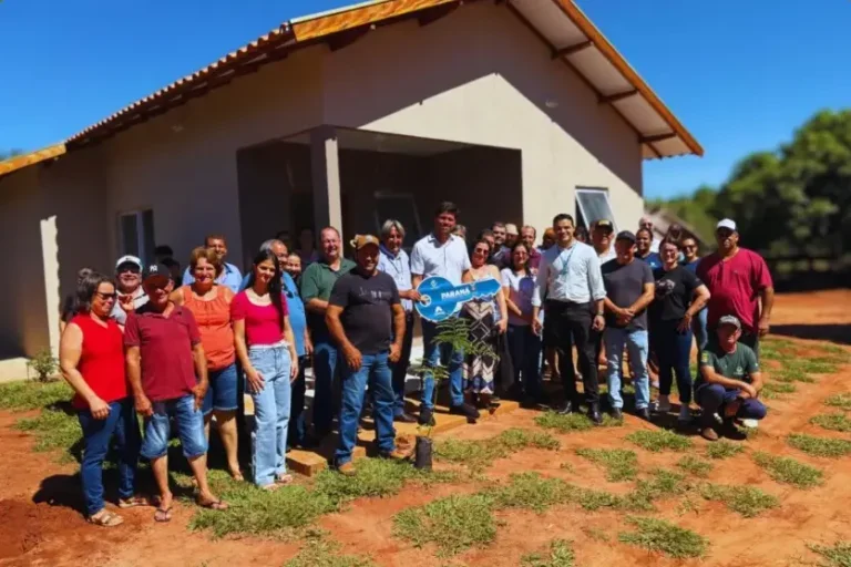 Famílias recebem chaves de moradias do Minha Casa Minha Vida Rural em Altônia