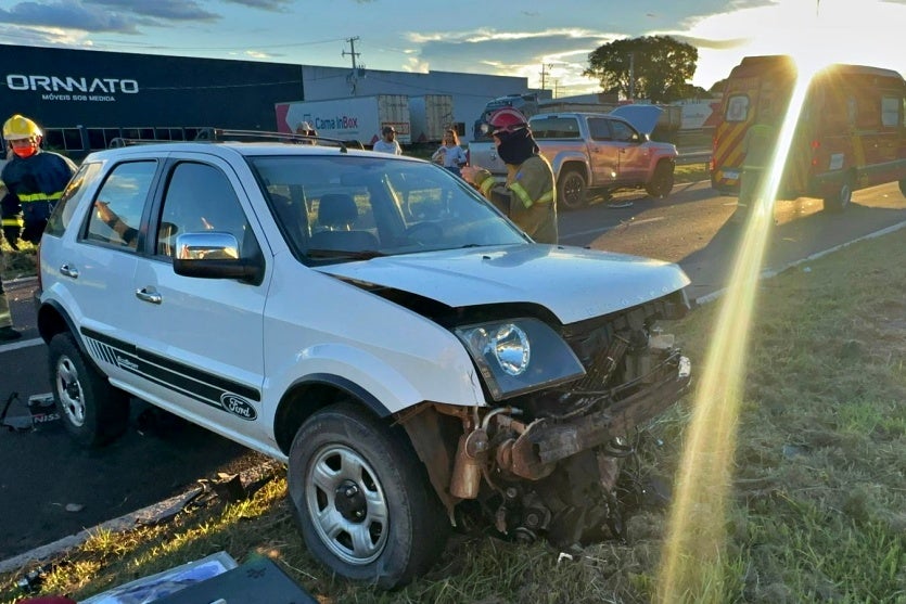 colisão deixa dois feridos na PR-323 em Umuarama