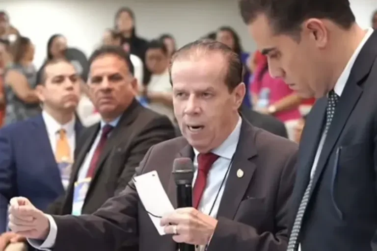 Pastor diz que foliões que homenagearam Lula “terão câncer”, após desfile no Carnaval