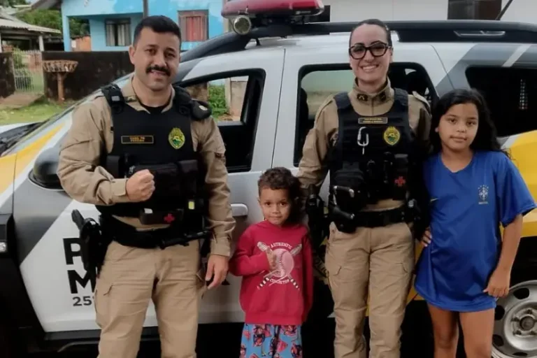 Visita da Polícia Militar emociona crianças que sonham vestir a farda em Francisco Alves