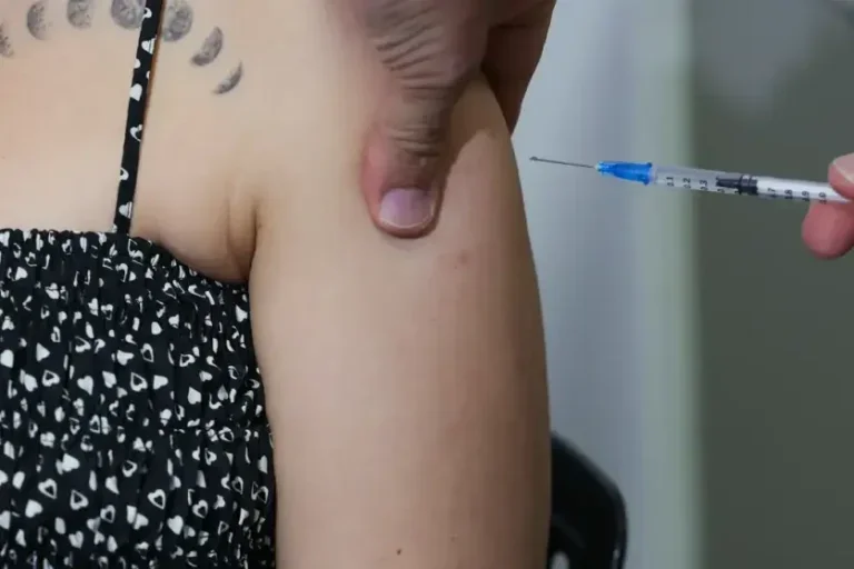 Anvisa indica vacina contra o HPV como forma de prevenção a outros tipos de cânceres