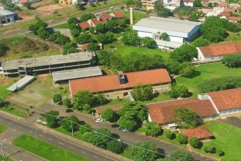 Docentes da UEM marcam paralisação e sinalizam greve por reposição salarial