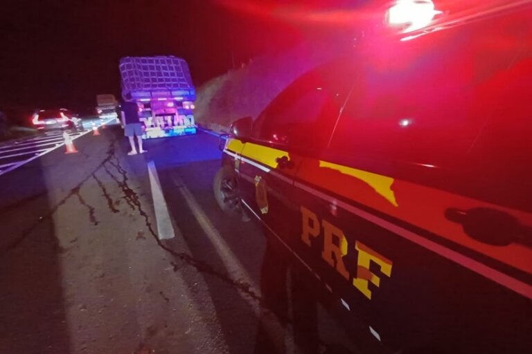 Colisão na BR-373 deixa dois mortos após automóvel cruzar pista, no Paraná
