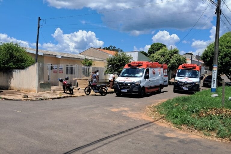 Acidente entre Biz e CG Titan deixa quatro feridos em cruzamento de Umuarama