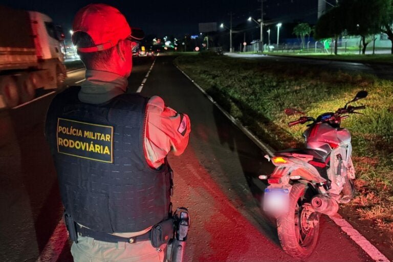 PRE apreende arma de fogo e motocicleta com sinal suprimido na PR-317