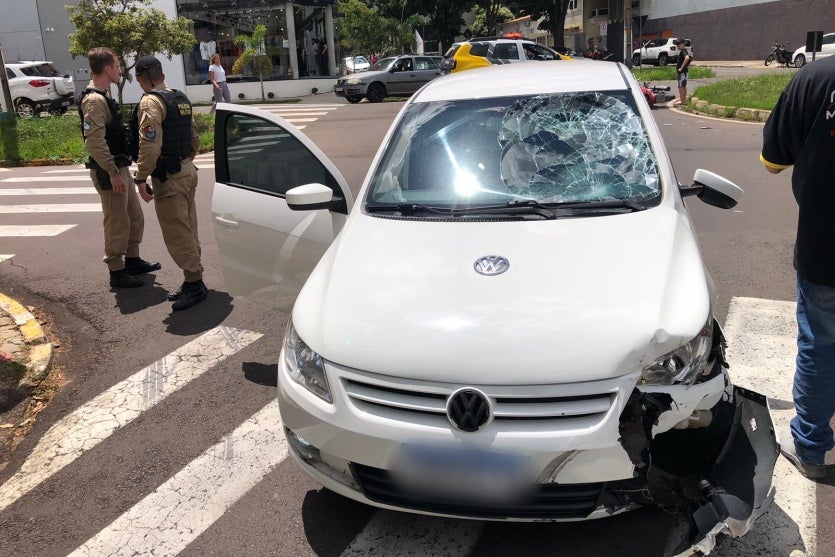 Motociclista sofre lesão na cabeça em grave acidente em cruzamento de Umuarama