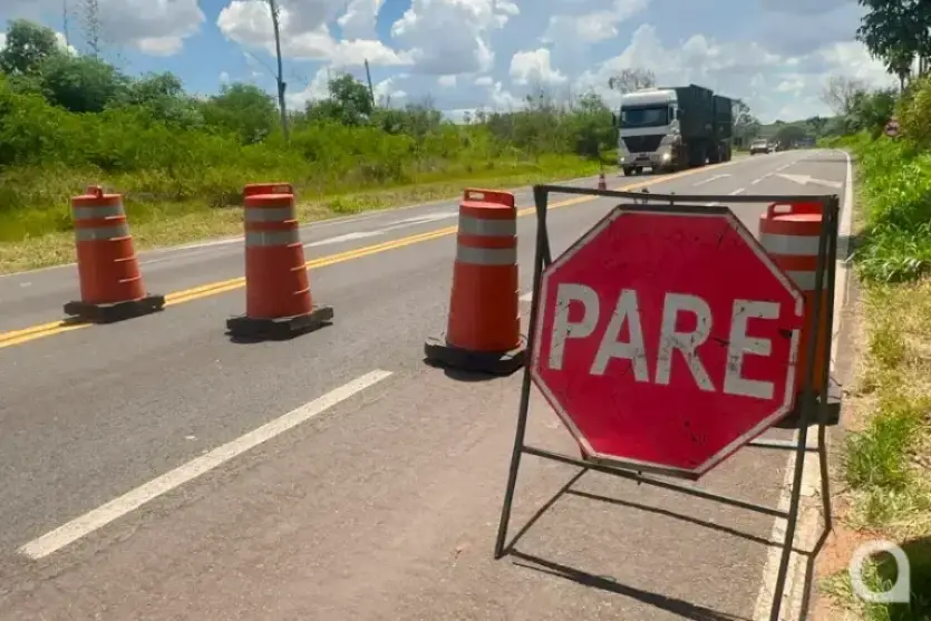 PR-323 em Cruzeiro do Oeste recebe obras e serviços de conservação nesta quinta-feira