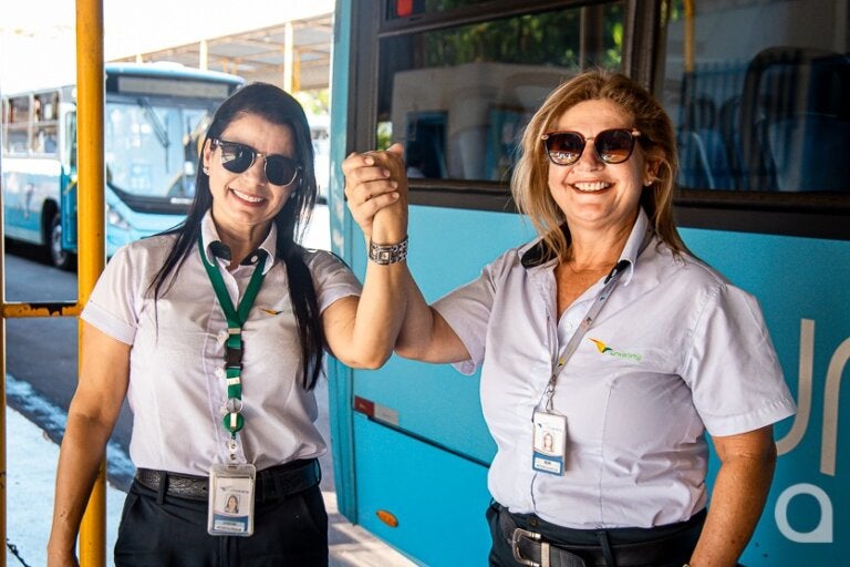 Mulheres motoristas de ônibus em Umuarama provam que a direção também é delas