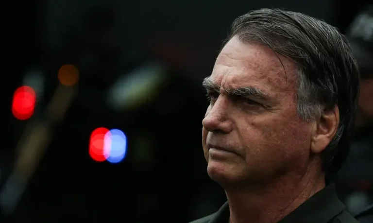 Bolsonaro recebeu 144 atendimentos médicos em 39 dias na Papuda, diz relatório da PM