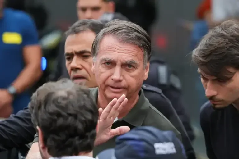 Moraes concede prisão domiciliar a Jair Bolsonaro nesta terça-feira
