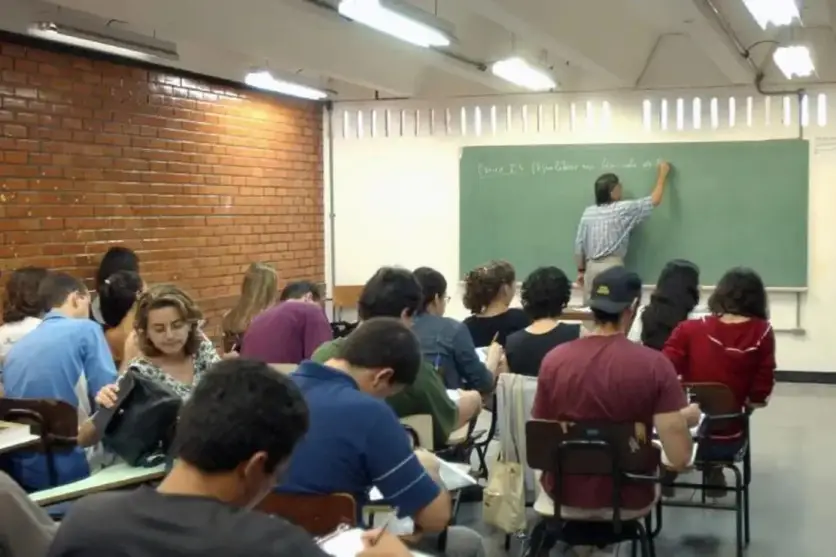 Greve dos professores no Paraná pode começar dia 23 após assembleia da categoria