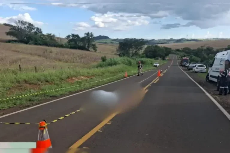 Caminhoneiro é atropelado pelo próprio caminhão e morre na PR-451