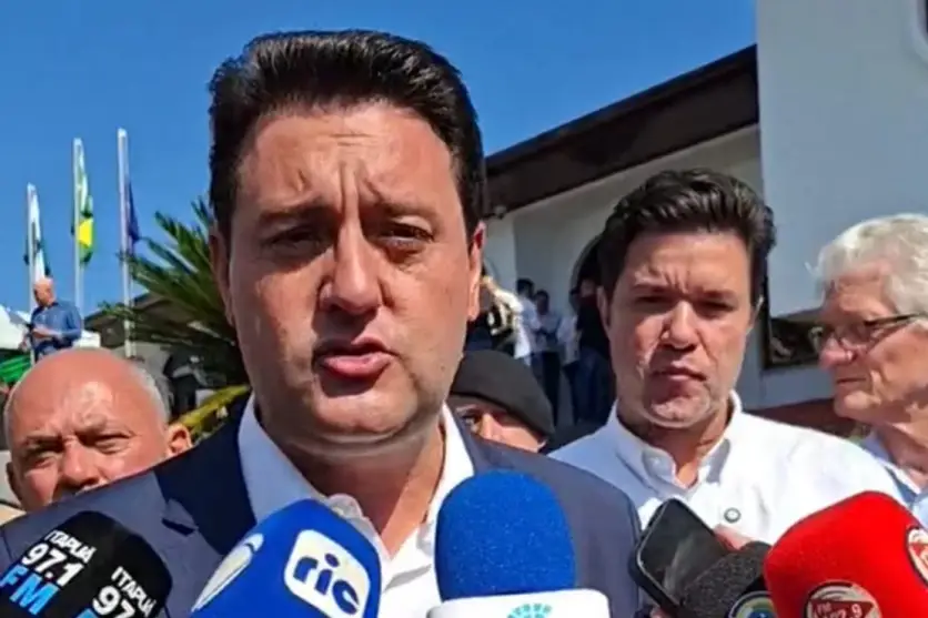Ratinho Junior diz que desistiu da presidência para "proteger o Paraná das brigas em Brasília"