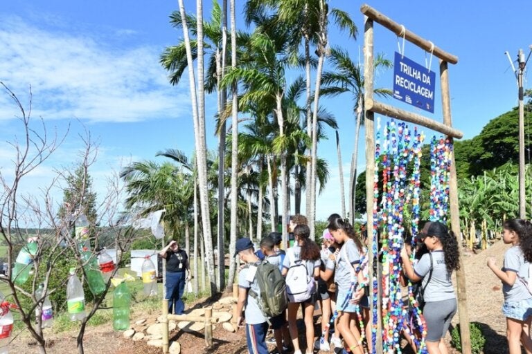 Trilha da Reciclagem promove educação ambiental durante a Expo Umuarama
