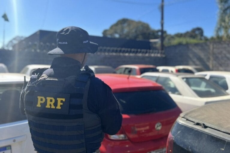PRF faz leilão virtual de carros e caminhões conservados apreendidos no Paraná