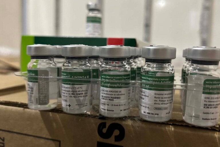 Paraná recebe 332 mil doses de vacina contra a gripe para início de campanha