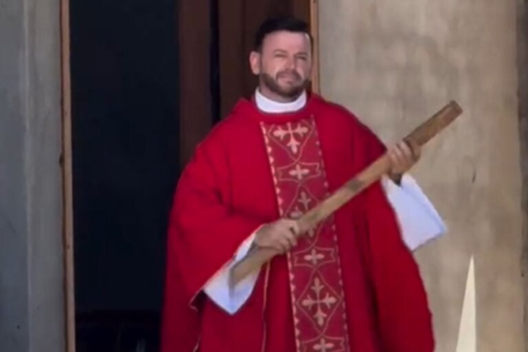 Padre Machado usa bom humor em defesa das palmeiras neste Domingo de Ramos; vídeo