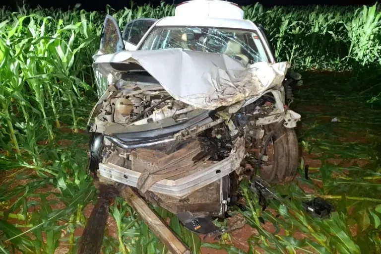 Veículo de Francisco Alves se envolve em acidente com caminhonete na PR-182