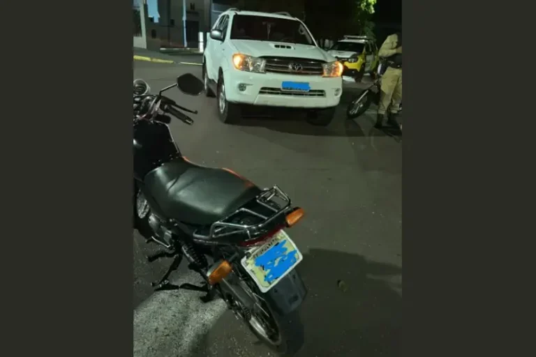 Motociclista fica ferido após colisão com veículo utilitário esportivo na Zona II