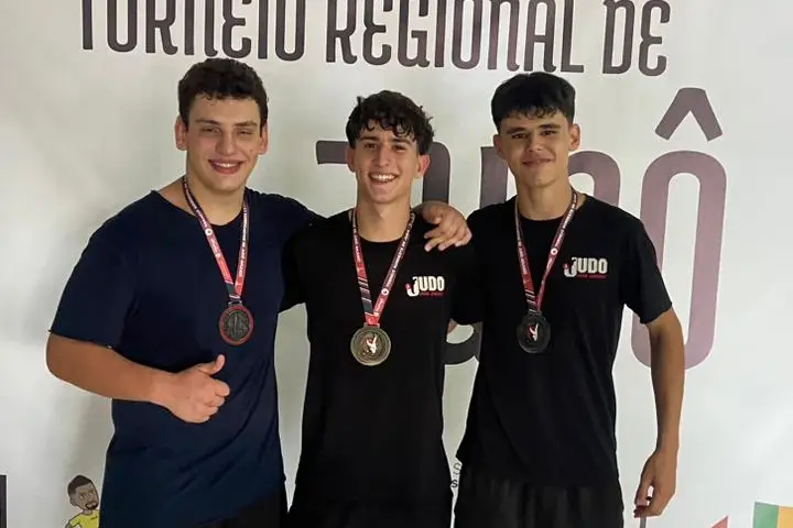 Atletas da Associação de Judô Juan Jimenez se destacam em torneio regional em Maringá