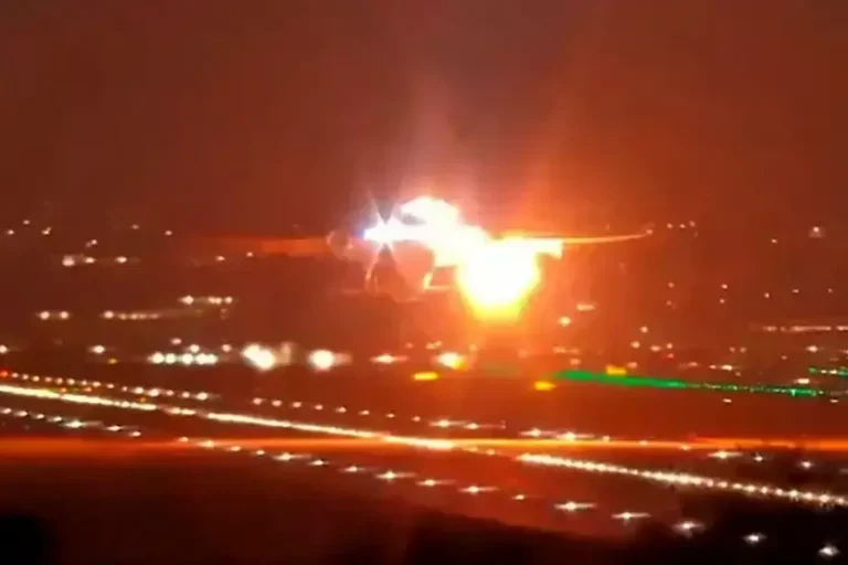 Turbina explode, e avião retorna a Guarulhos após incêndio; veja o vídeo