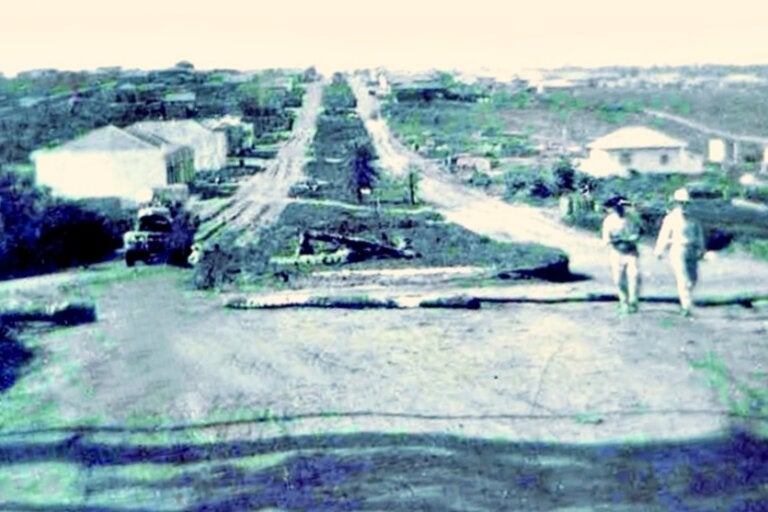 Antigamente, quando chovia, o “Baixadão” virava uma imensa lagoa de lama…