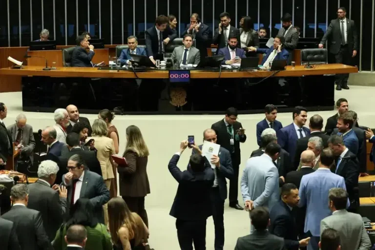 Câmara inicia debate sobre o fim da escala 6×1 na Comissão de Constituição e Justiça