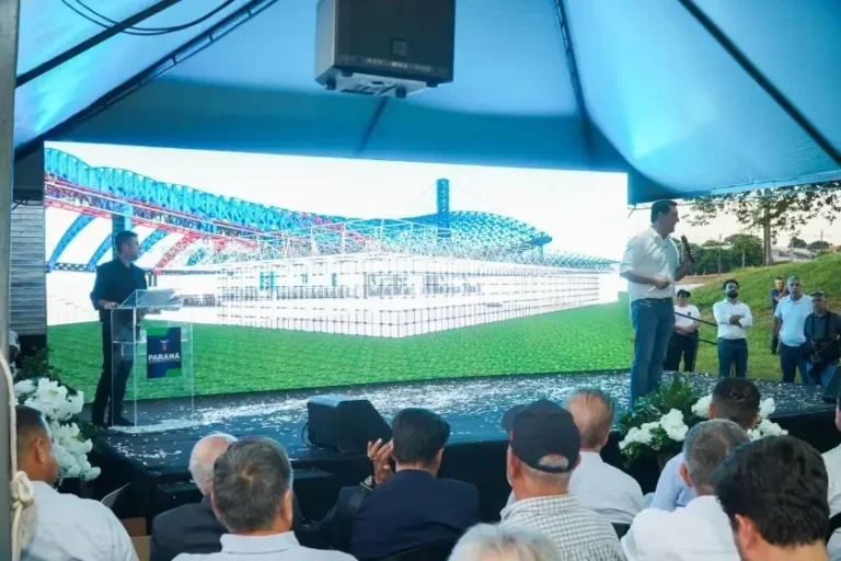 Ratinho Junior confirma recursos para cobertura da arena da Expo Umuarama