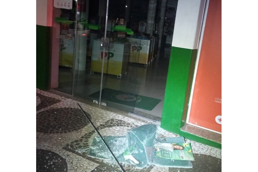 Arrombamento em loja mobiliza PM na Praça Santos Dumont, em Umuarama