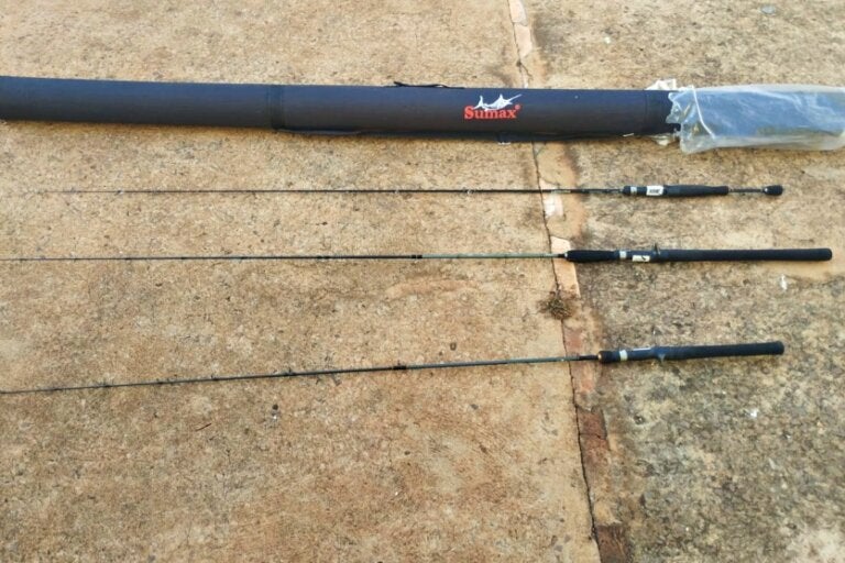 Condutor procura dono de varas de pesca que caíram de veículo na Estrada Boiadeira