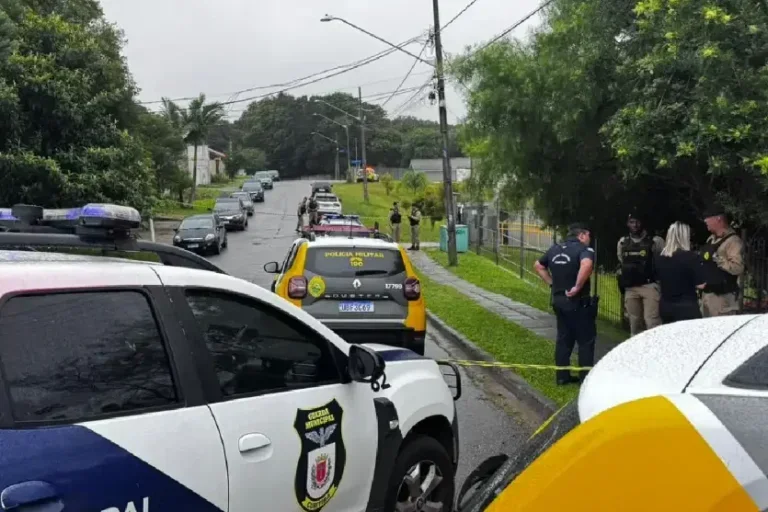 Homem é morto a tiros em frente a Cmei e criança é atingida no Paraná