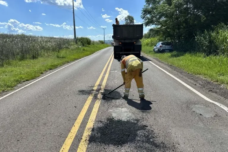 PR-485 recebe manutenção emergencial entre Pérola e Cafezal do Sul