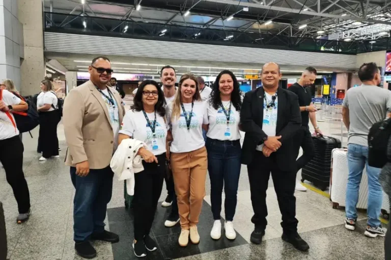 Diretores do NRE de Umuarama participam de missão formativa no Chile